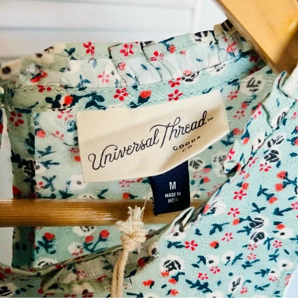 Floral Sleeveless Top - Picture 2 of 10